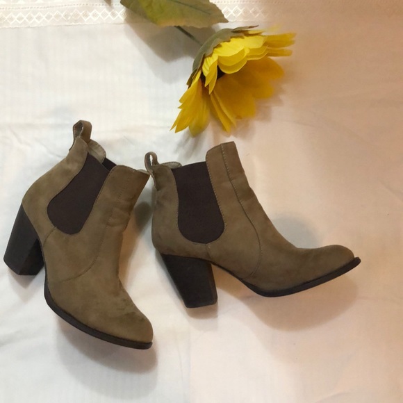 K and M Shoes - 🍒4/30$$$ Brown Booties